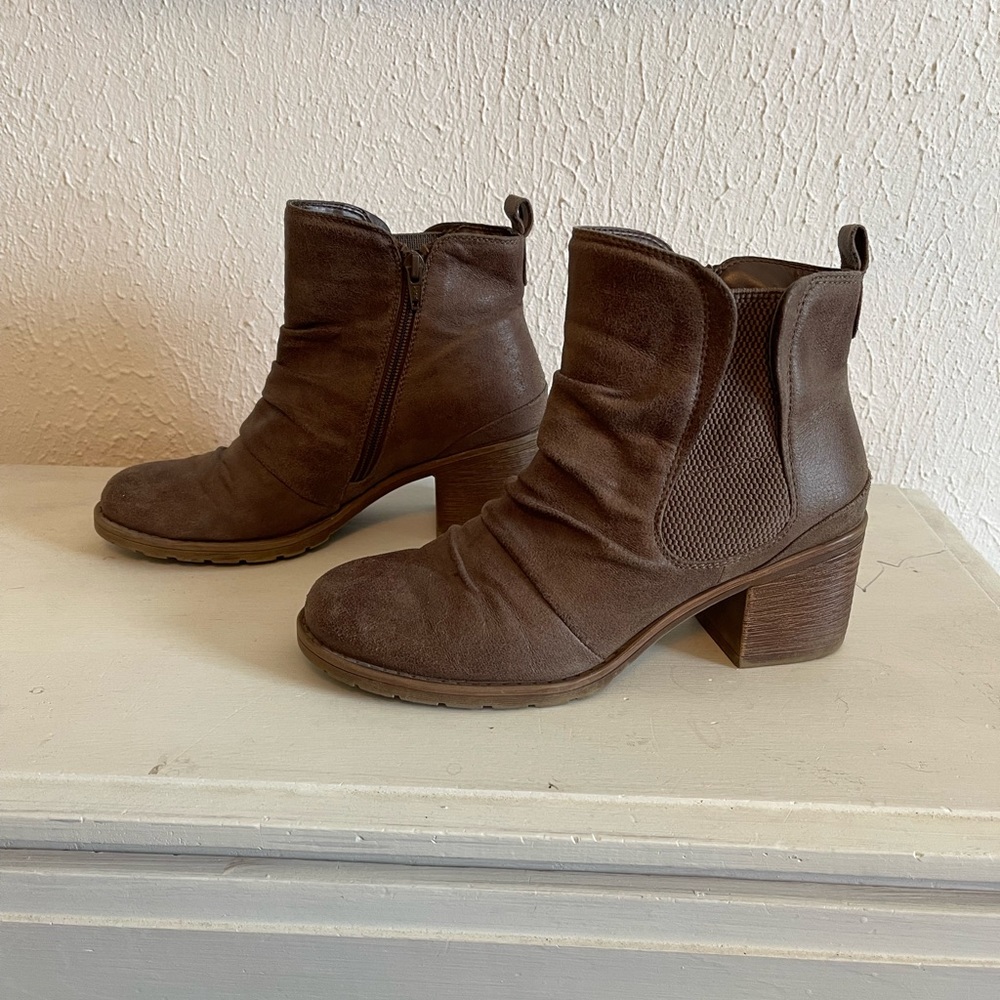 BareTraps tan heel boot